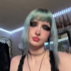  goth girl showing titties