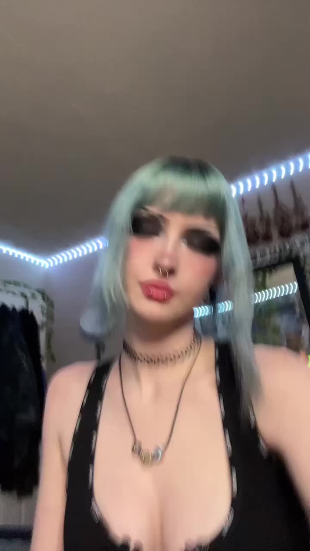 lavenderthief goth girl showing titties