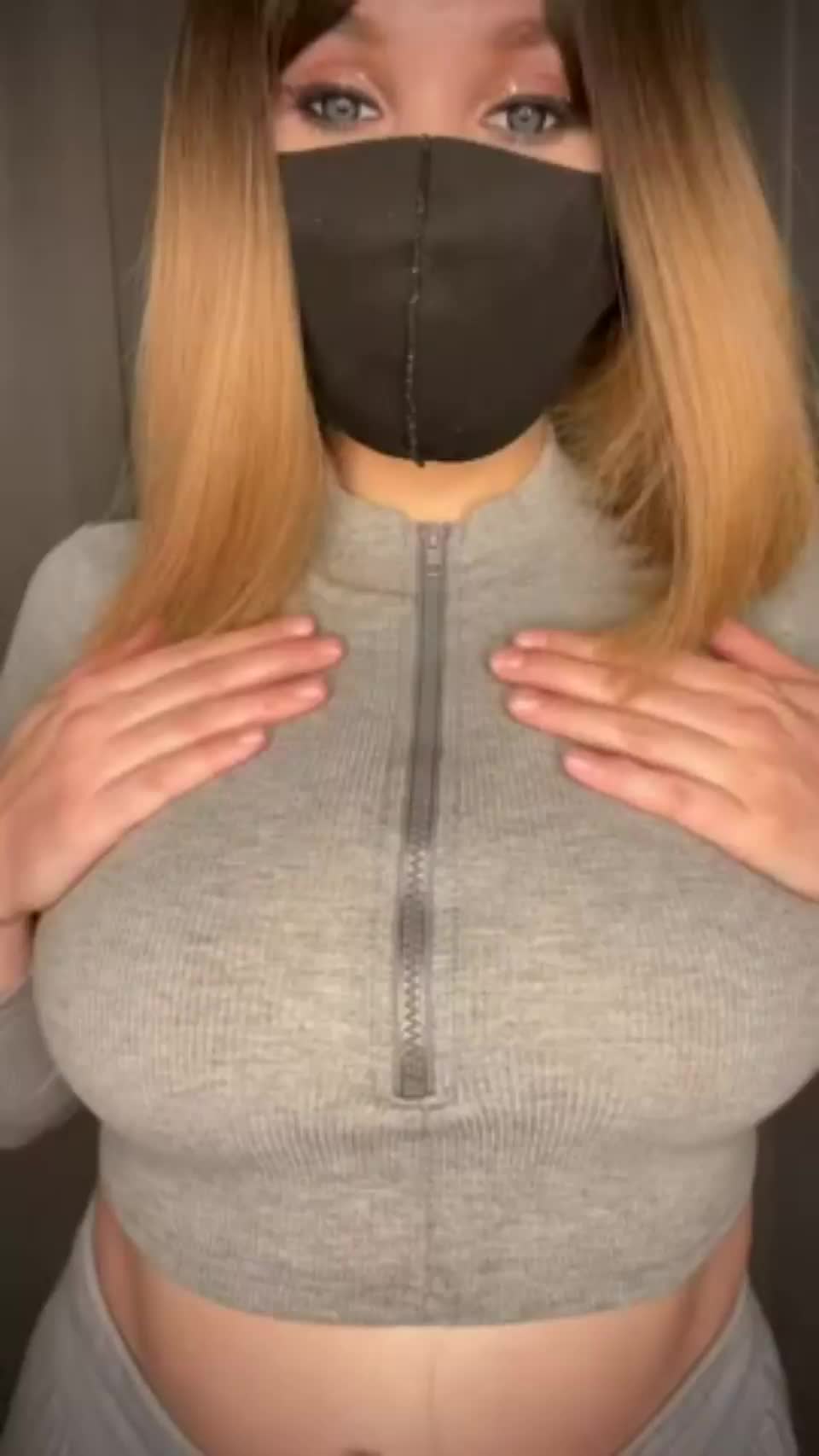 bustyfox luscuious tits reveal