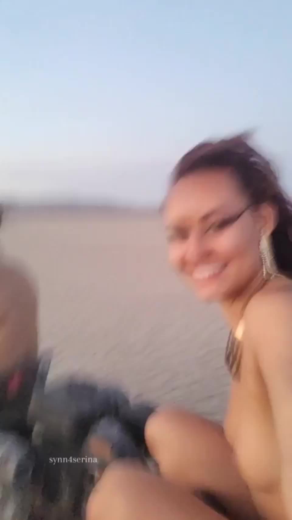 synn4serina hot girl in desert