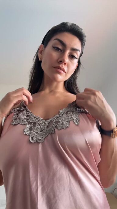 latina milf big tits reveal