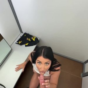  blowjob in the changing room