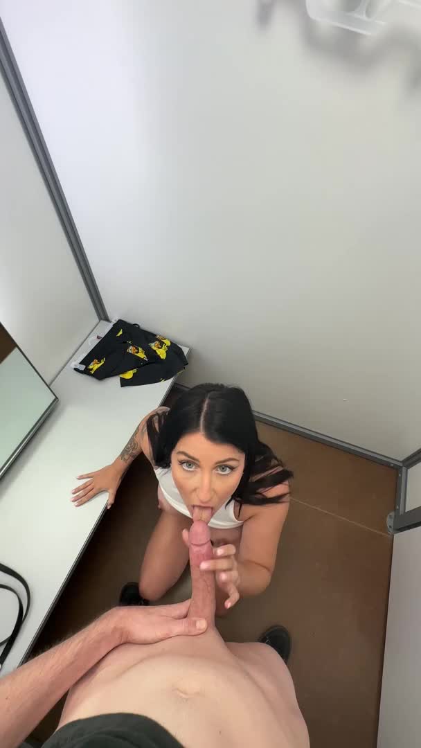 lunax_gw blowjob in the changing room