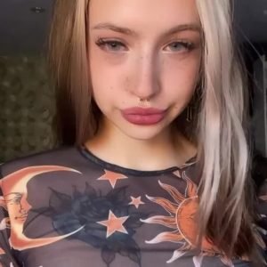  beautiful teen with puffy lips