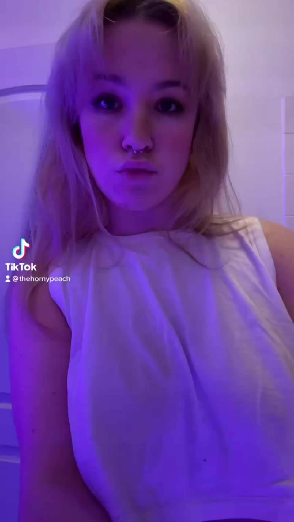 thehornypeach sexy babe hanging tits