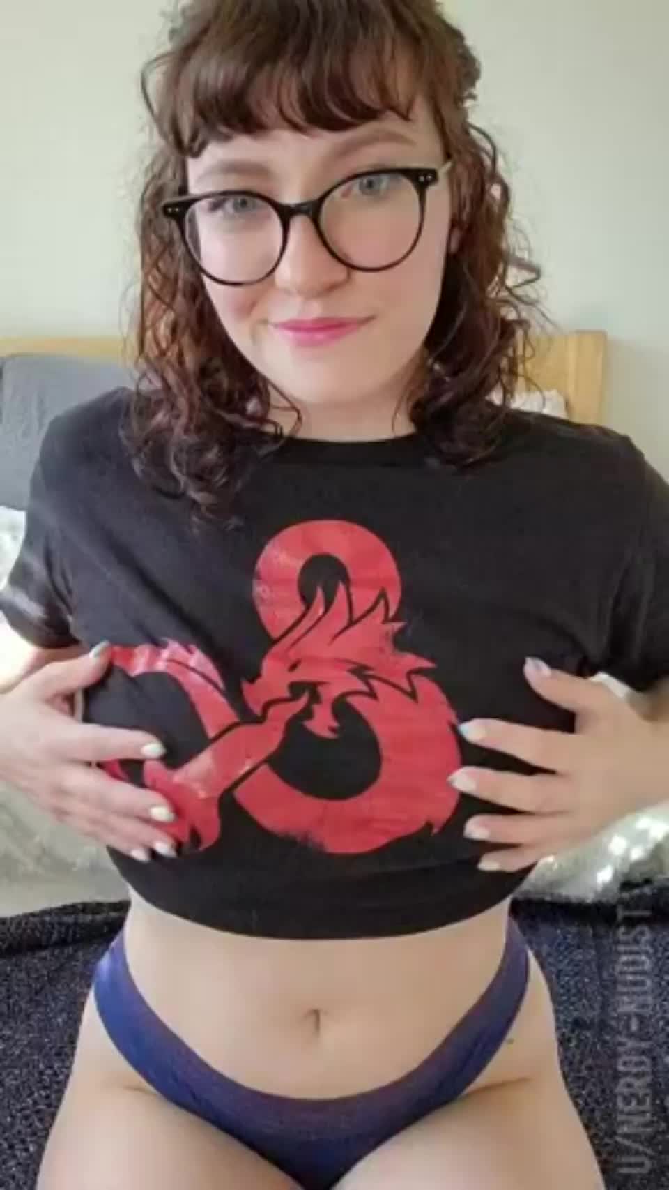 nerdysadie natural tits drop and bounce