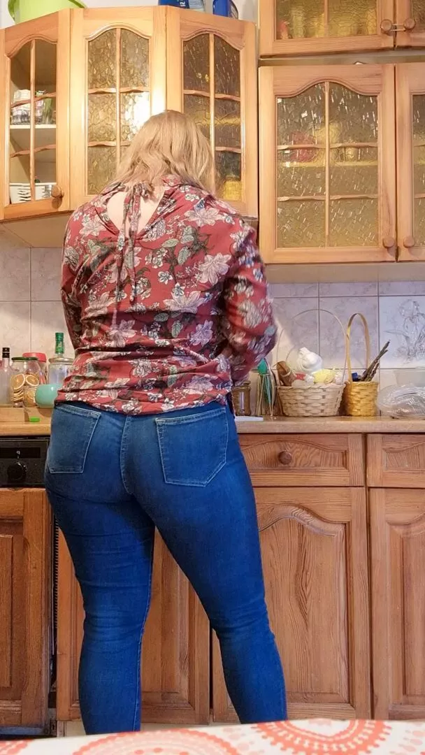 juicy housewife with huge tits