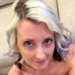 KurvyBlondeWife avatar