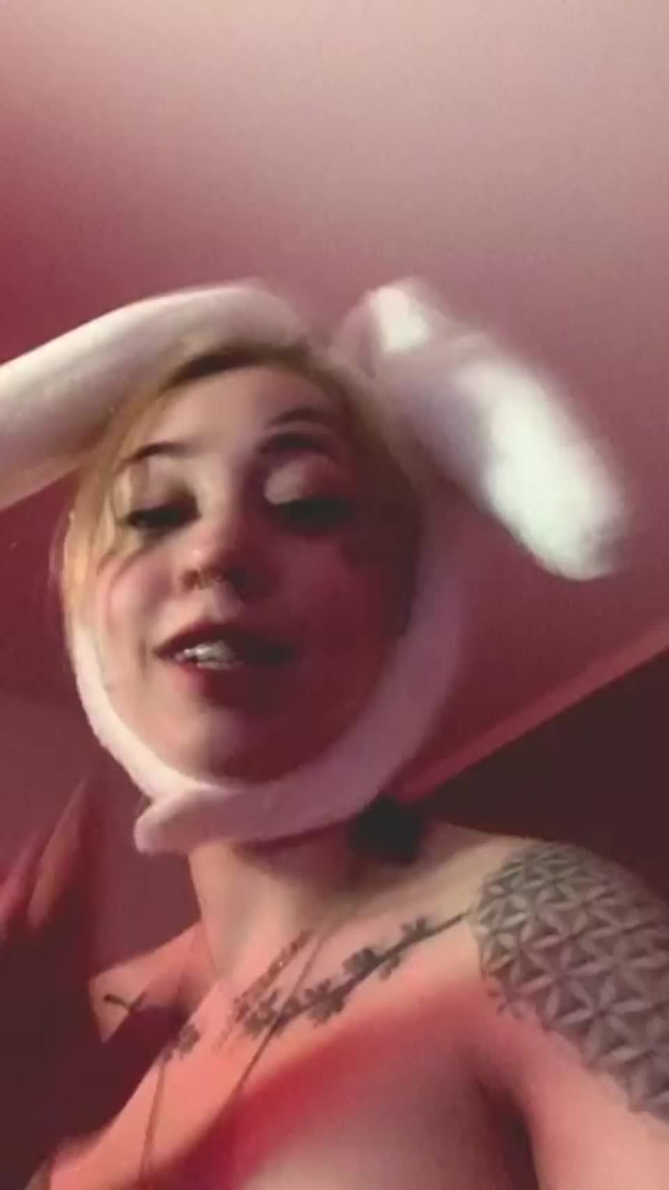 bunnykelly69 horny bunny girl