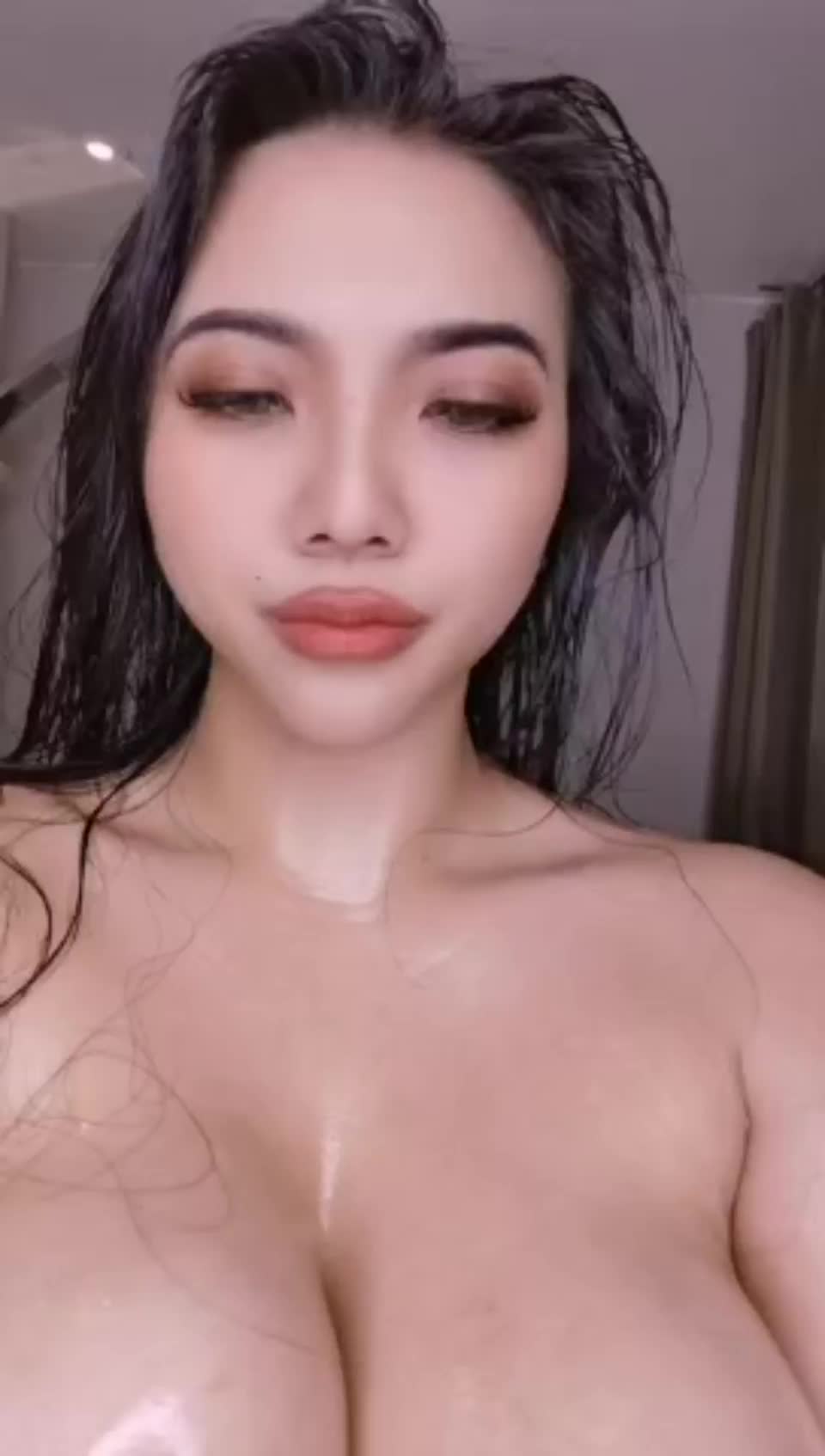 itsariabb lubed huge boobs