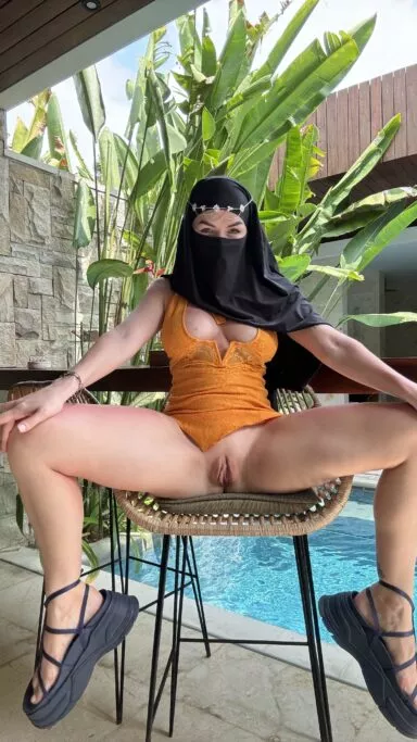 arabian swollen pussy outside