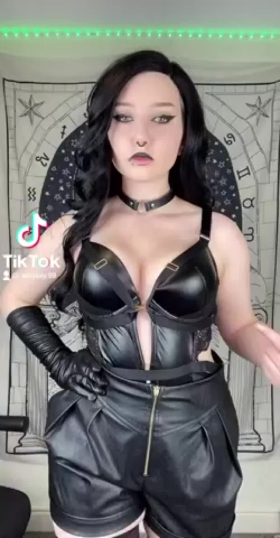 Chimeracostumes boobs